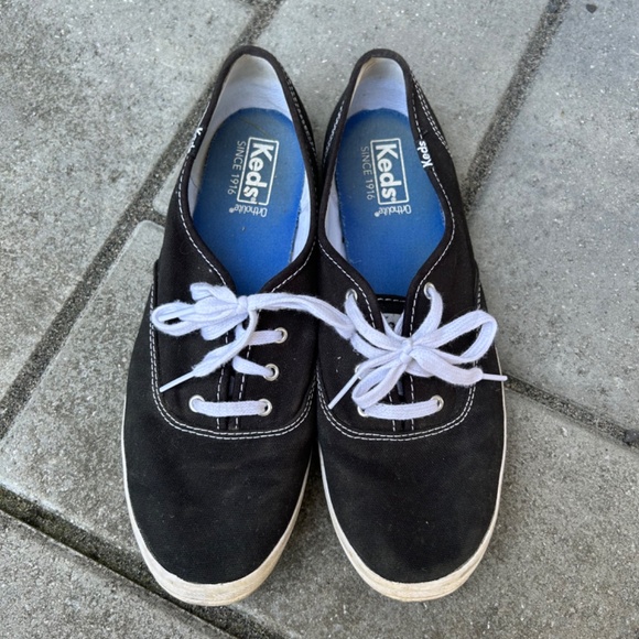 Black Keds 8.5 Women’s - Picture 2 of 4